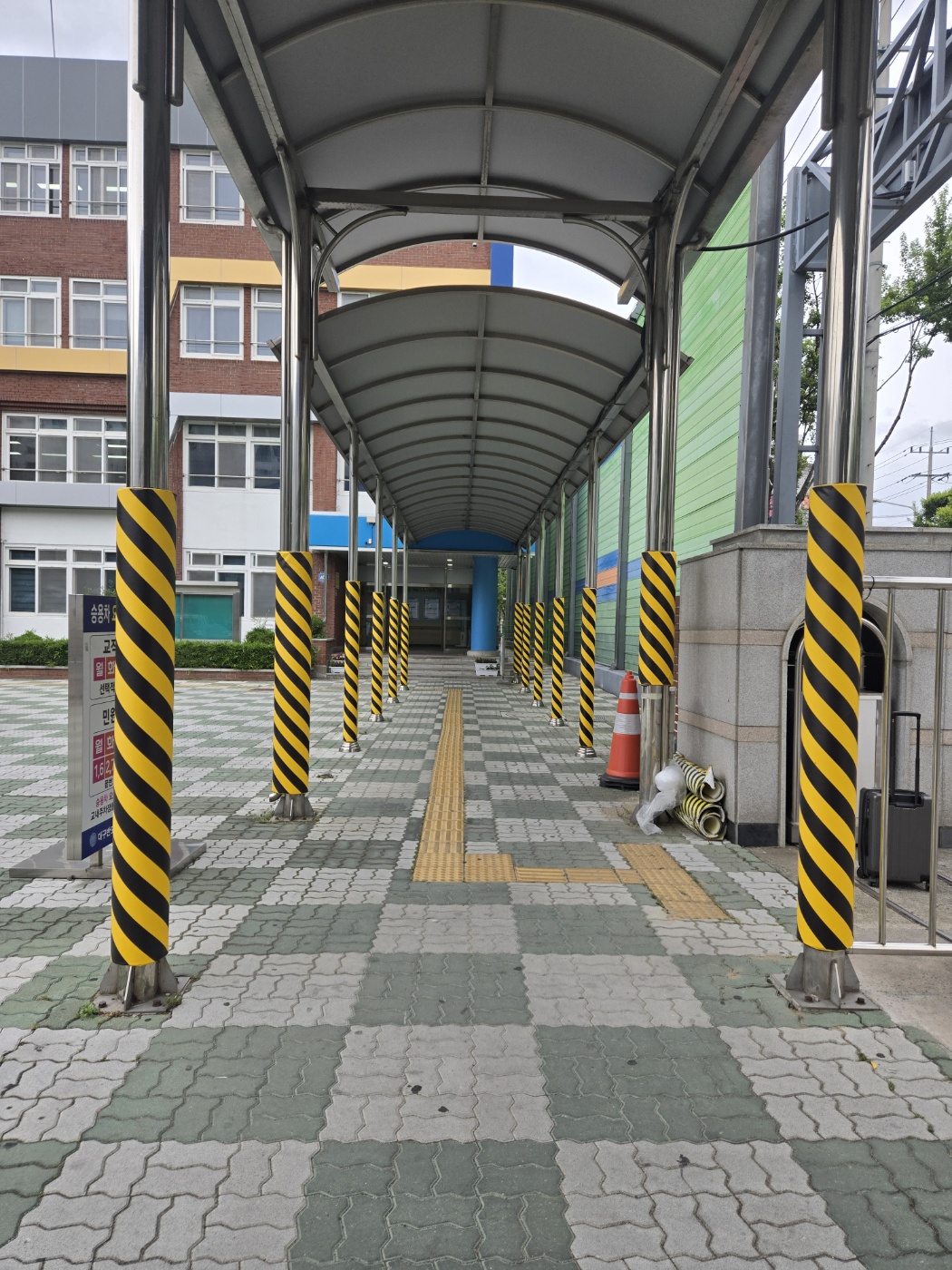 경고무늬 학교 기둥안전매트 <br> (대구반도체 마이스터 고등학교)